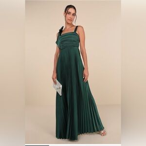 Lulu’s Gorgeous Purpose Emerald Satin Pleated Sleeveless Bow Maxi Dress